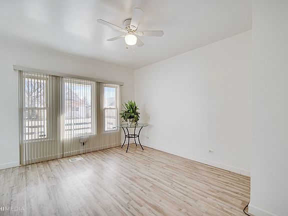5th image of 10506 S Edbrooke Ave