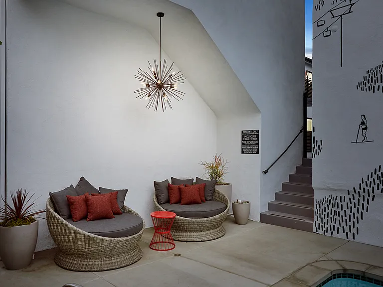 Outdoor lounge