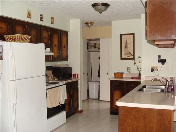 3rd image of 228 Bayshore Dr
