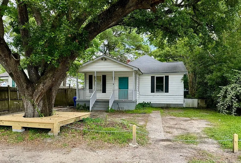 4 bed, 2.0 bath, 1500 sqft, $1,950 — Photo 1