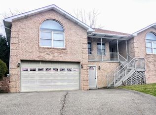 205 Veneze Dr, Pittsburgh, PA 15205