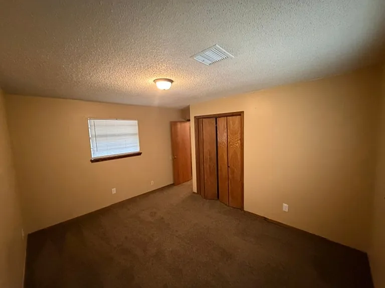 1918 Oakhill Dr — Photo 16