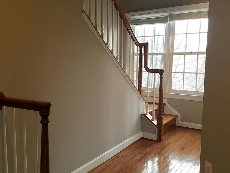 1619 Seneca Ave — Photo 25