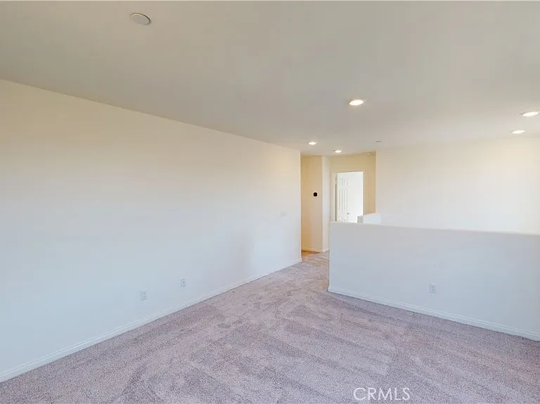 21084 Telegraph Rd — Photo 11