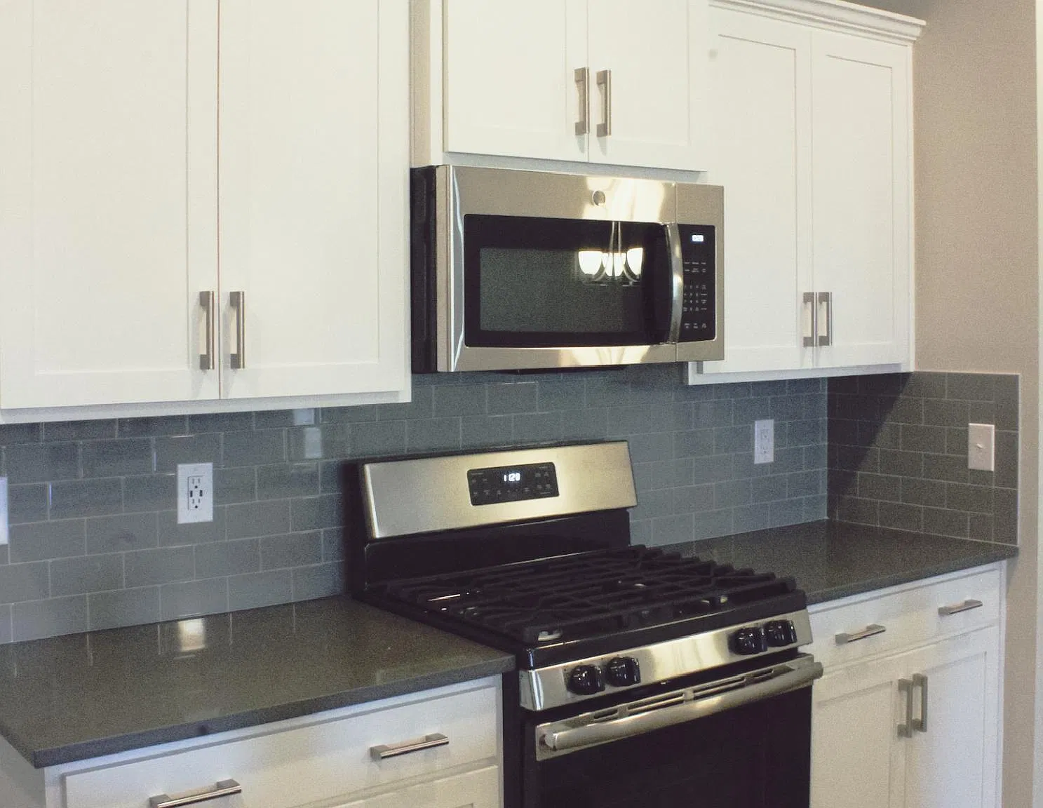 3 bed, 1900 sqft, $2,400 — Photo 4
