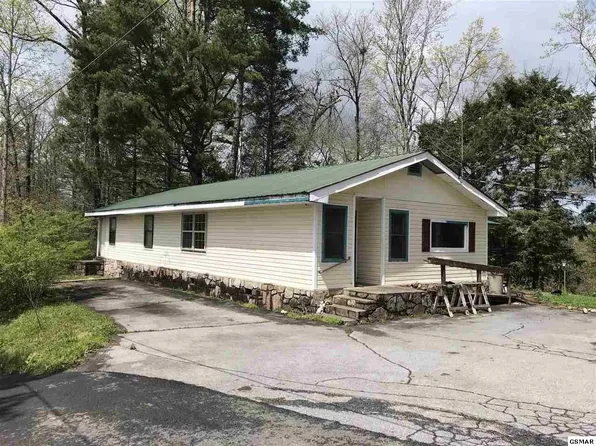 560 Johnson Ln, Gatlinburg, TN 37738