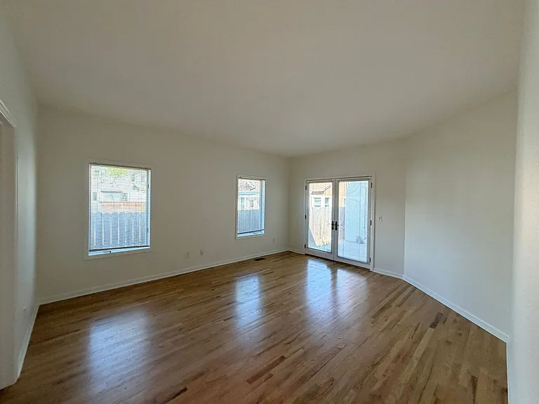 225 S Monroe St — Photo 10