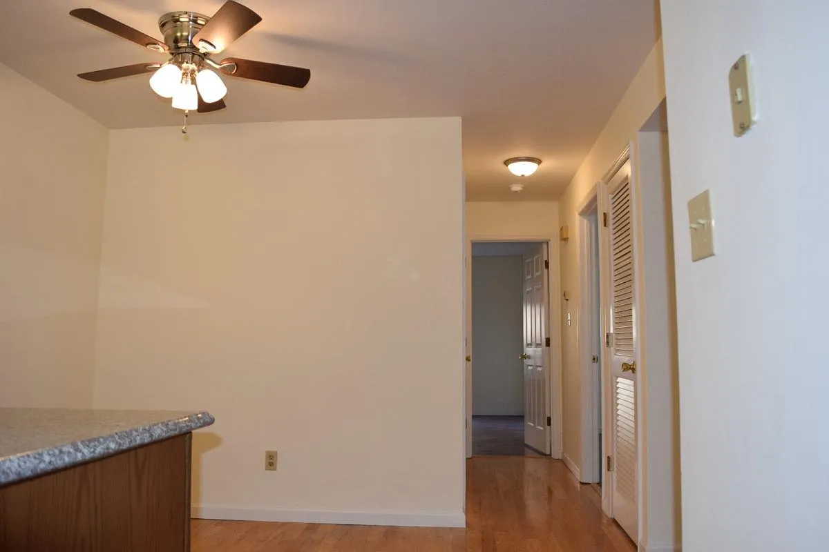 2 bed, 900 sqft, $1,350 — Photo 2