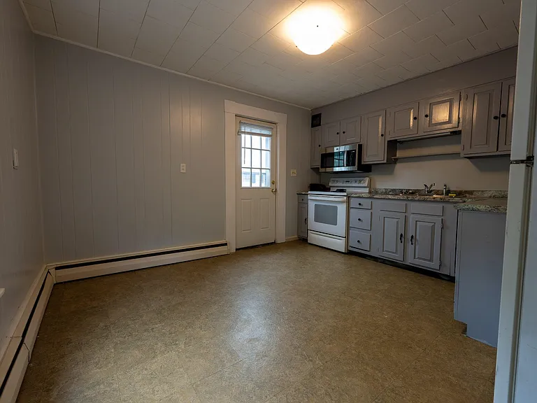 125 Tarrytown Rd #123 — Photo 2