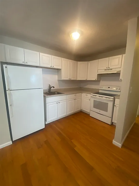 1 bed, 1.0 bath, 765 sqft, $2,200 — Photo 1