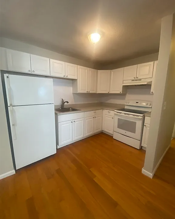 44 Maple St #203
