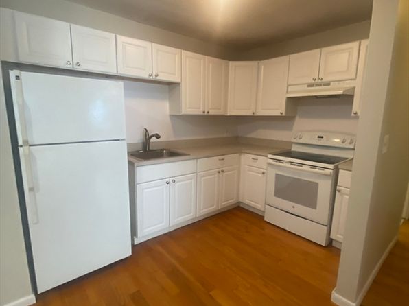 44 Maple St APT 203