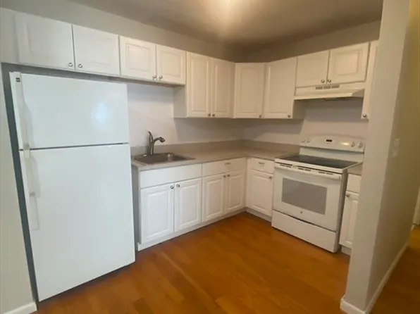 44 Maple St APT 203, Hyde Park, MA 02136