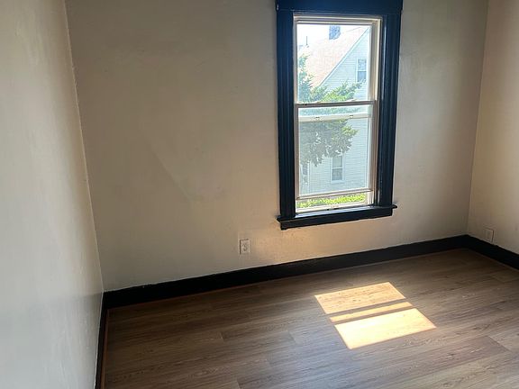 3rd image of 419 Wood Ave #2