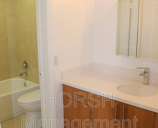 5th image of 525 NW 72nd Ave Floor 1