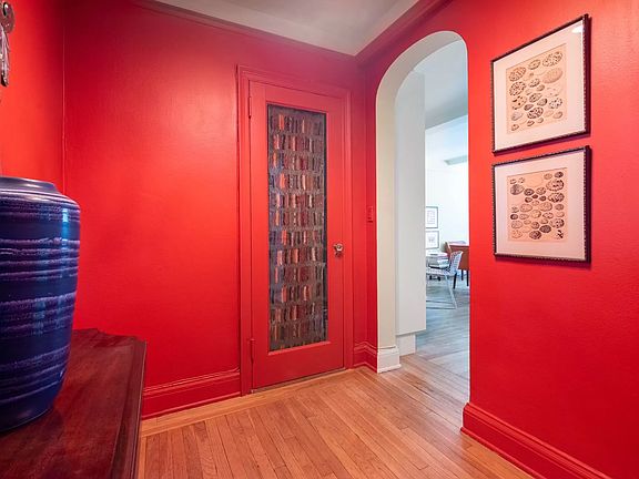 2nd image of 424 E 52nd St APT 2F