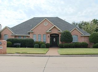 1664 Oak Creek Dr, Hurst, TX 76054