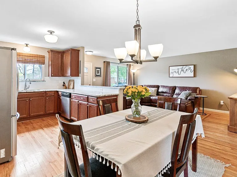 3818 Edgeland Ave — Photo 2