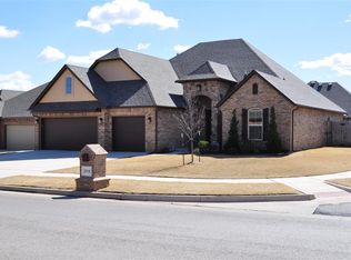 2816 SE 8th St, Moore, OK 73160