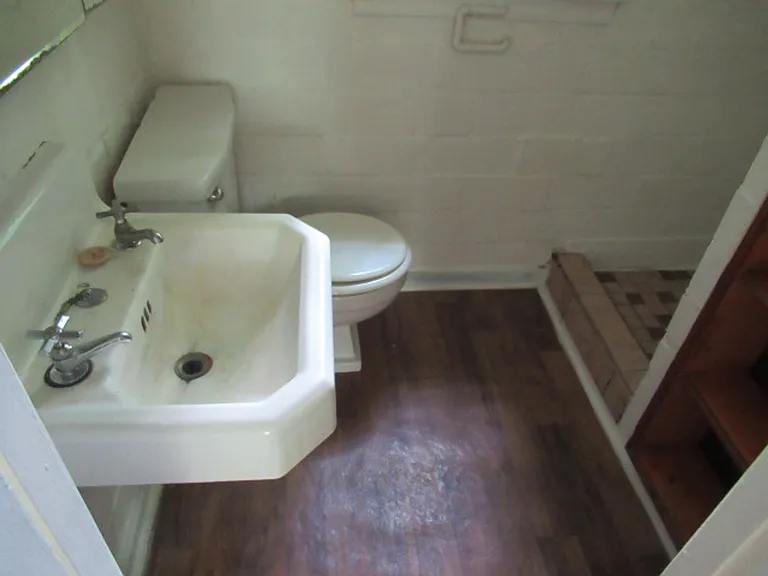 806 N Park St #B — Photo 9