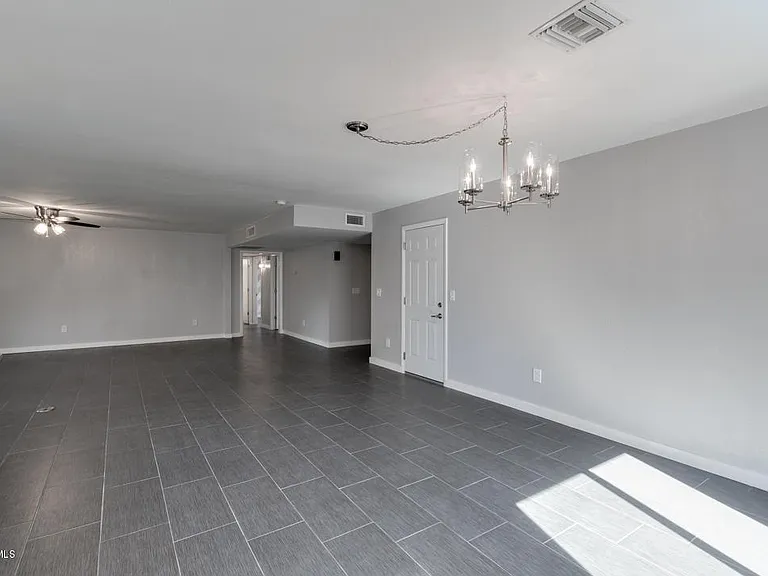 1115 W Barrow Dr — Photo 13