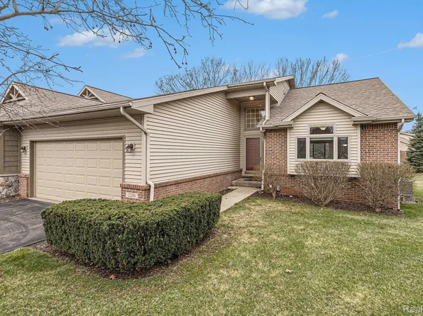 2250 Willow Tree Dr, Brighton, MI 48116