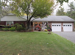 991 Colonial Rd, Franklin Lakes, NJ 07417