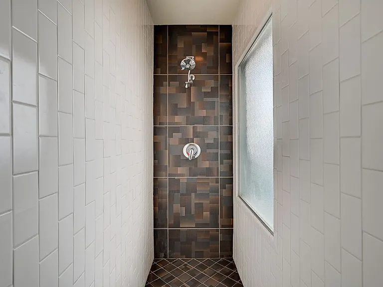701 Shadow Ln — Photo 11