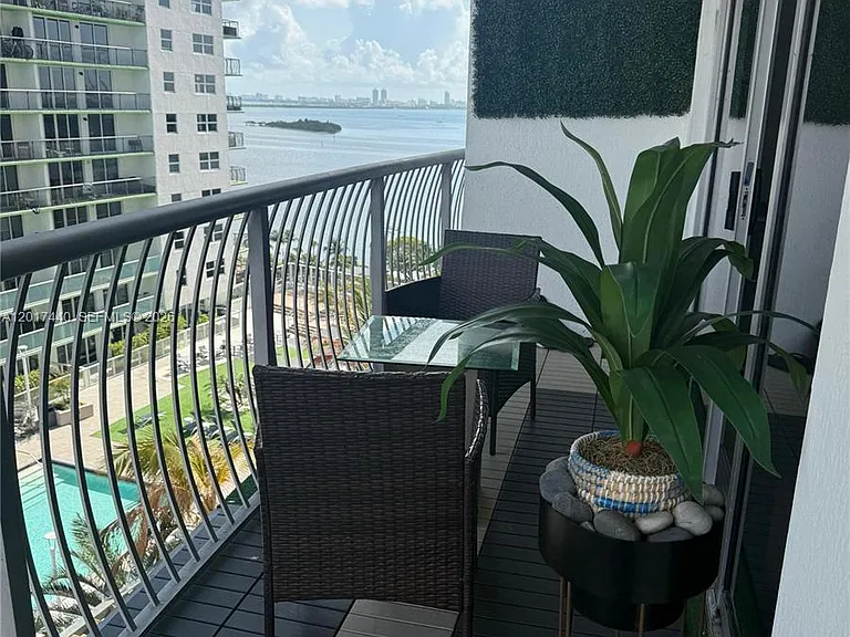1750 N Bayshore Dr #1609 — Photo 1