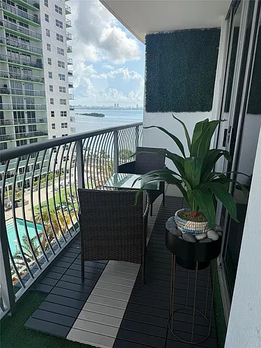 1750 N Bayshore Dr #1609 Photo 1