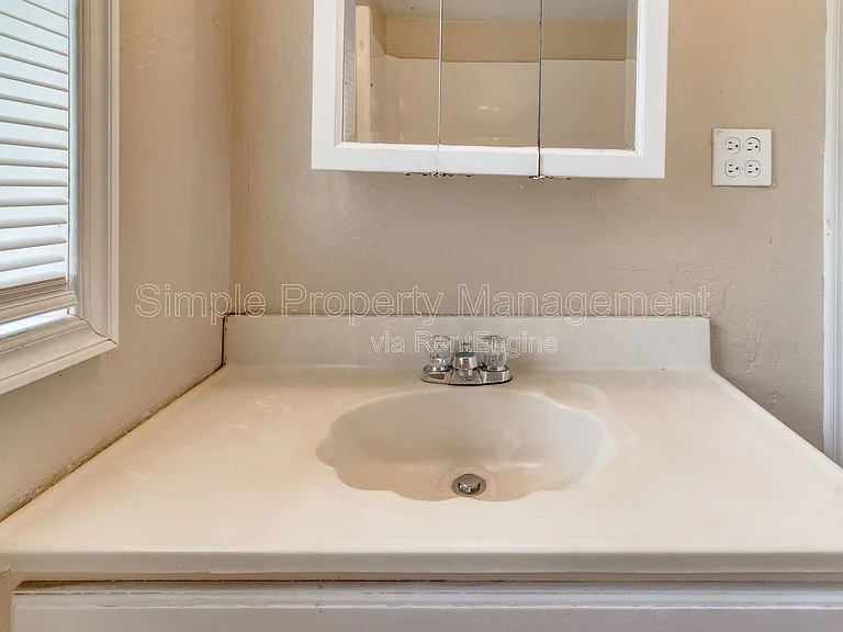 2117 SE 12th St — Photo 14