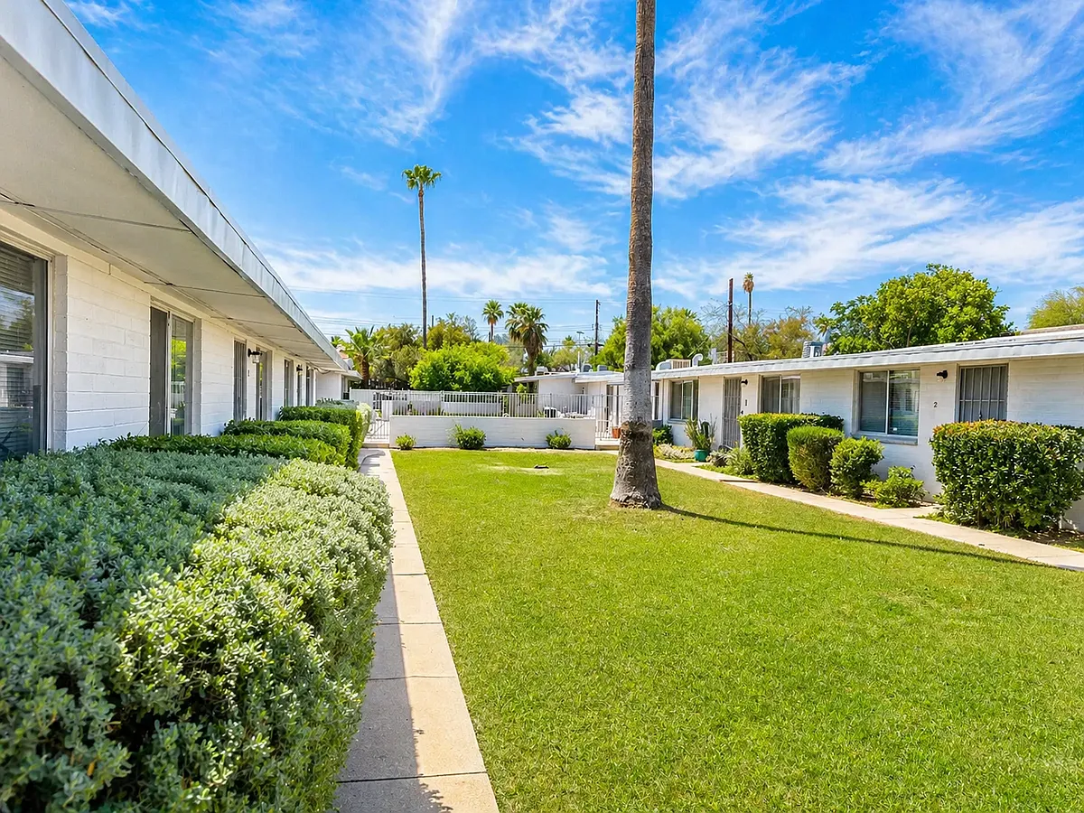 Building Photo - 1508 E Adelaide Dr #12