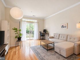 2465 Army Navy Dr, Arlington, VA