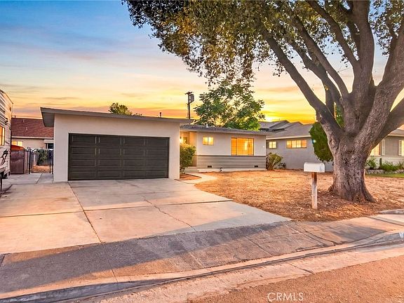 2nd image of 4944 Wilton Pl