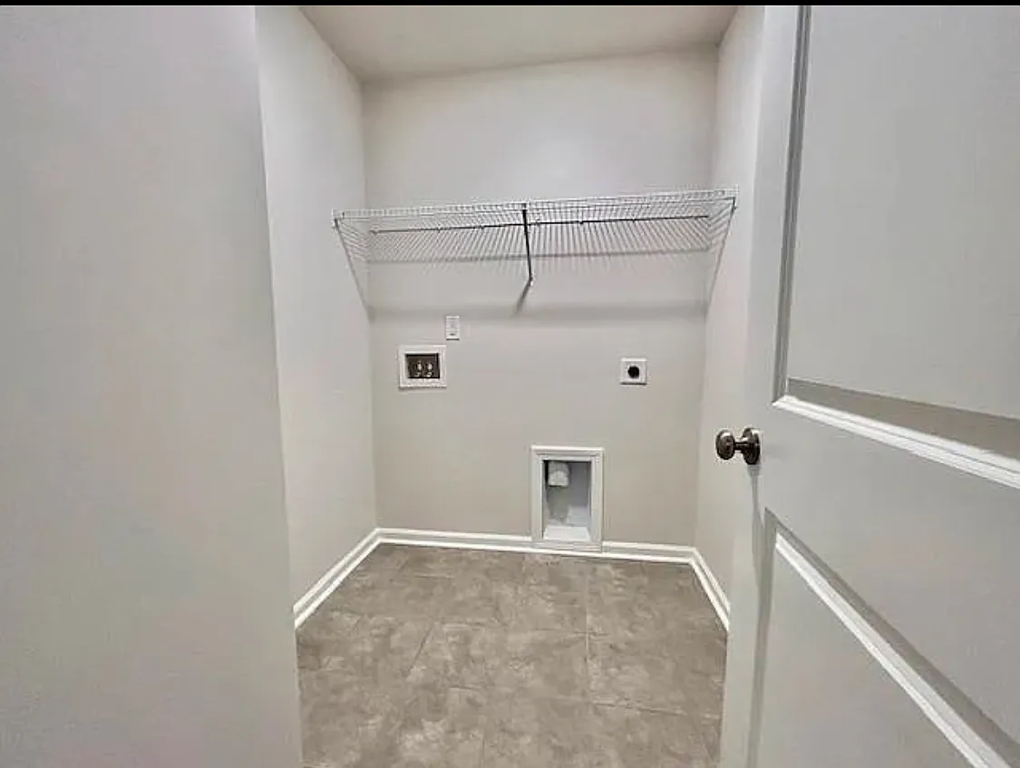 3 bed, 2.5 bath, 1800 sqft, $1,999 — Photo 3