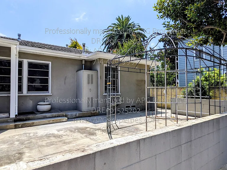 1022 N Baker St — Photo 30
