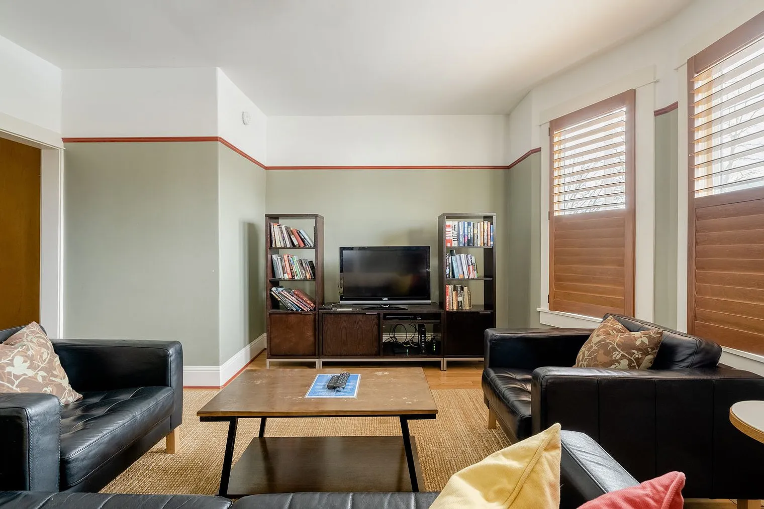 2 bed, 2.0 bath, 2292 sqft, $4,488 — Photo 4