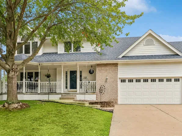 455 Edgewood Ln, Pleasant Hill, IA 50327