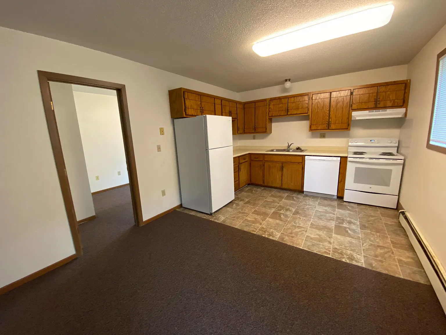 4 bed, 1250 sqft, $1,395 — Photo 2