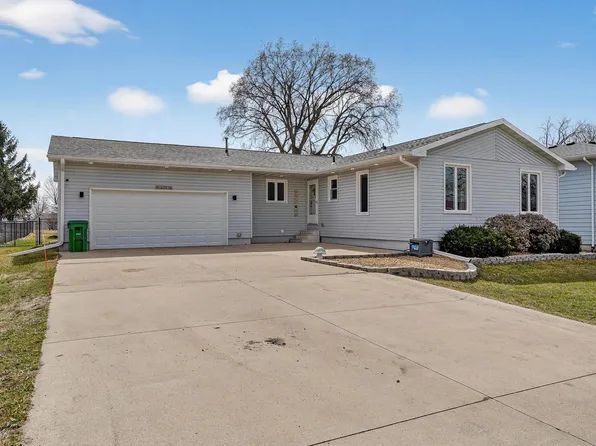 116 Dawn Dr, Elk Run Heights, IA 50707