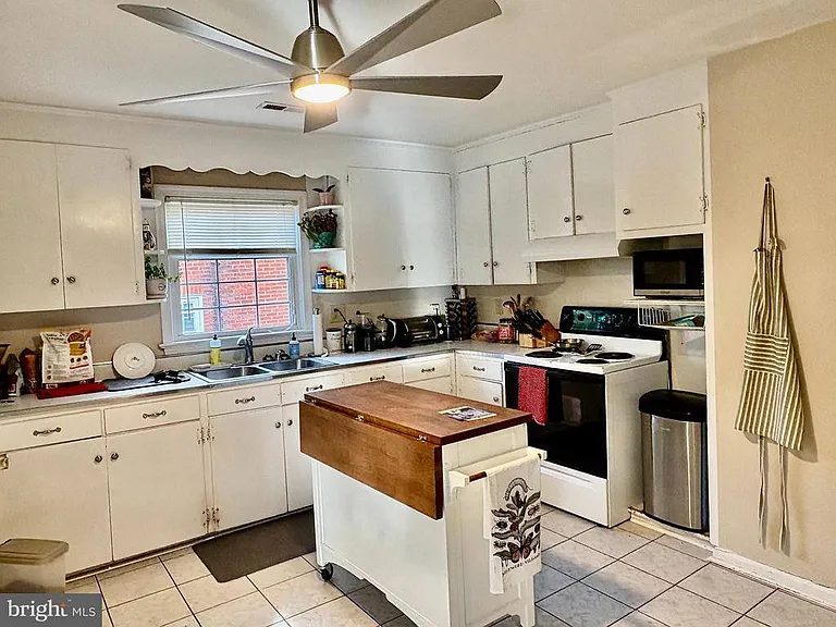 1316 Rowe St — Photo 7