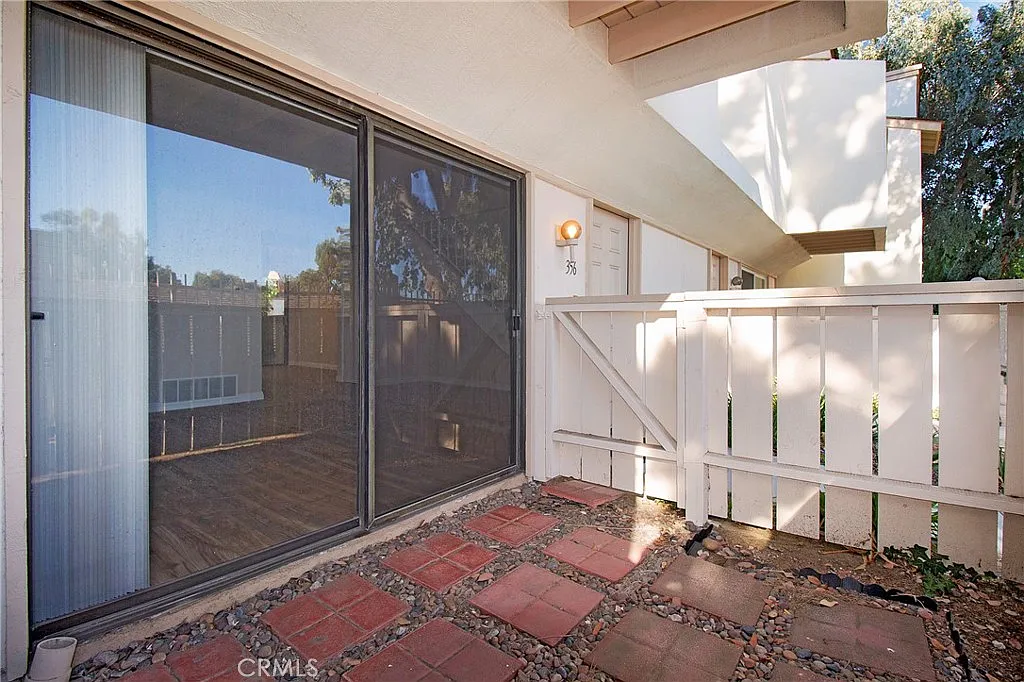 3 bed, 2.5 bath, 1447 sqft, $3,900 — Photo 4