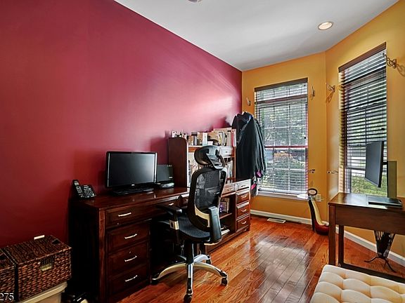 3rd image of 110 Loft Dr