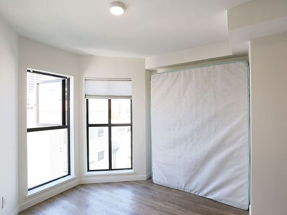 3rd image of 1532 Howard St #602