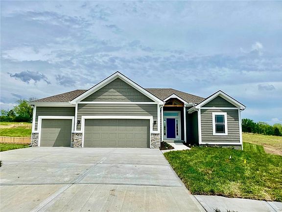 2nd image of 512 Skyview Ln