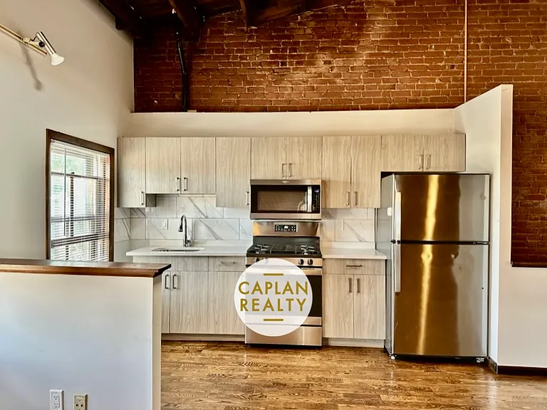 46 Warren St #4R — Photo 4
