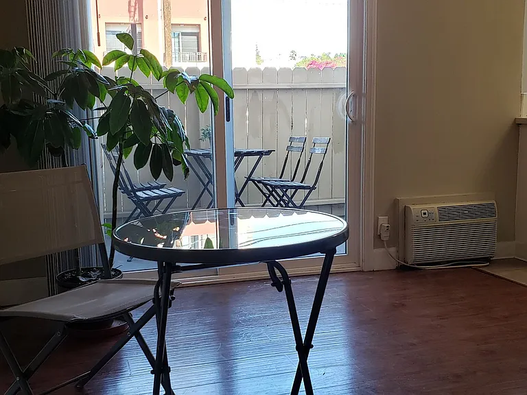 Magnolia Apartments - Your Sherman Oaks Retreat! — Photo 21