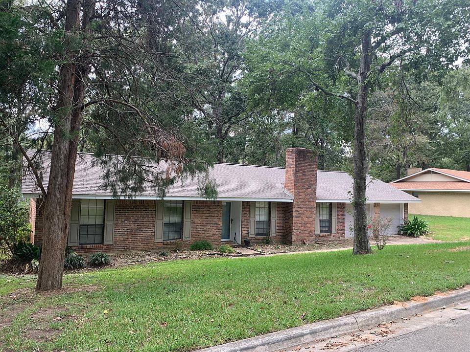 1st image of 3907 Red Oak Dr