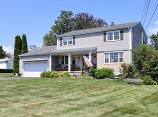 347 Shingle Hill Rd, West Haven, CT 06516