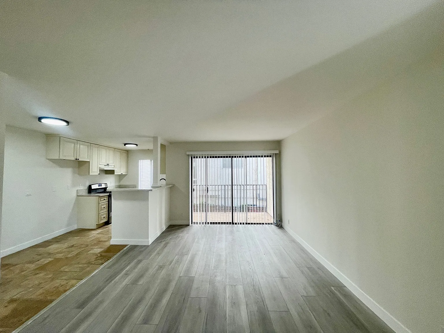 13925 Sherman Way — Photo 2